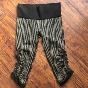 Lululemon IN THE FLOW CROP CHEVRON FATIGUE GREEN